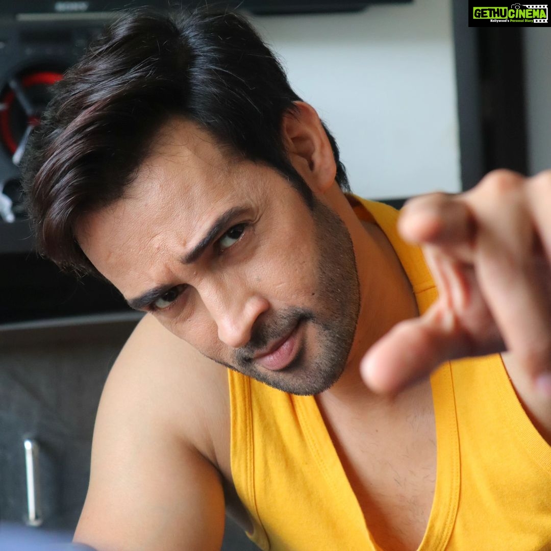 Karan Sharma Instagram - Self photography 😎 .. Difficulties are there but one should try to find solutions 🥰.. so I did .. now I will be my own photographer 😀😉 ! #karansharma #photography