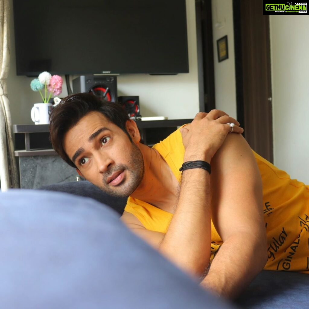 Karan Sharma Instagram - Self photography 😎 .. Difficulties are there but one should try to find solutions 🥰.. so I did .. now I will be my own photographer 😀😉 ! #karansharma #photography