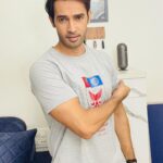 Karan Sharma Instagram - Got this cool T-shirt 👕 from the students of st xavier’s college along with other cute gifts.. After wearing this I feel like collage student 😍… Guys I am joining you collage soon @xpsa.xaviers 😃 .. Thanks for the lovely gift hamper ! 🎁❤️🤗! . . . #gratitude #blessings #love #karansharma