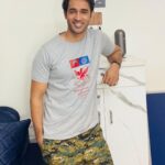 Karan Sharma Instagram – Got this cool T-shirt 👕 from the students of st xavier’s college along with other cute gifts.. After wearing this  I feel like collage student 😍… Guys I am joining you collage soon @xpsa.xaviers 😃 .. Thanks for the lovely gift hamper ! 🎁❤️🤗! 
.
.
.
#gratitude #blessings #love #karansharma