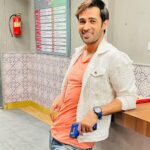 Karan Sharma Instagram - When I see you - my heart goes hmmmm ❤️ 🎶 . . #karansharma #love #mensfashion #menstyle #casualstyle
