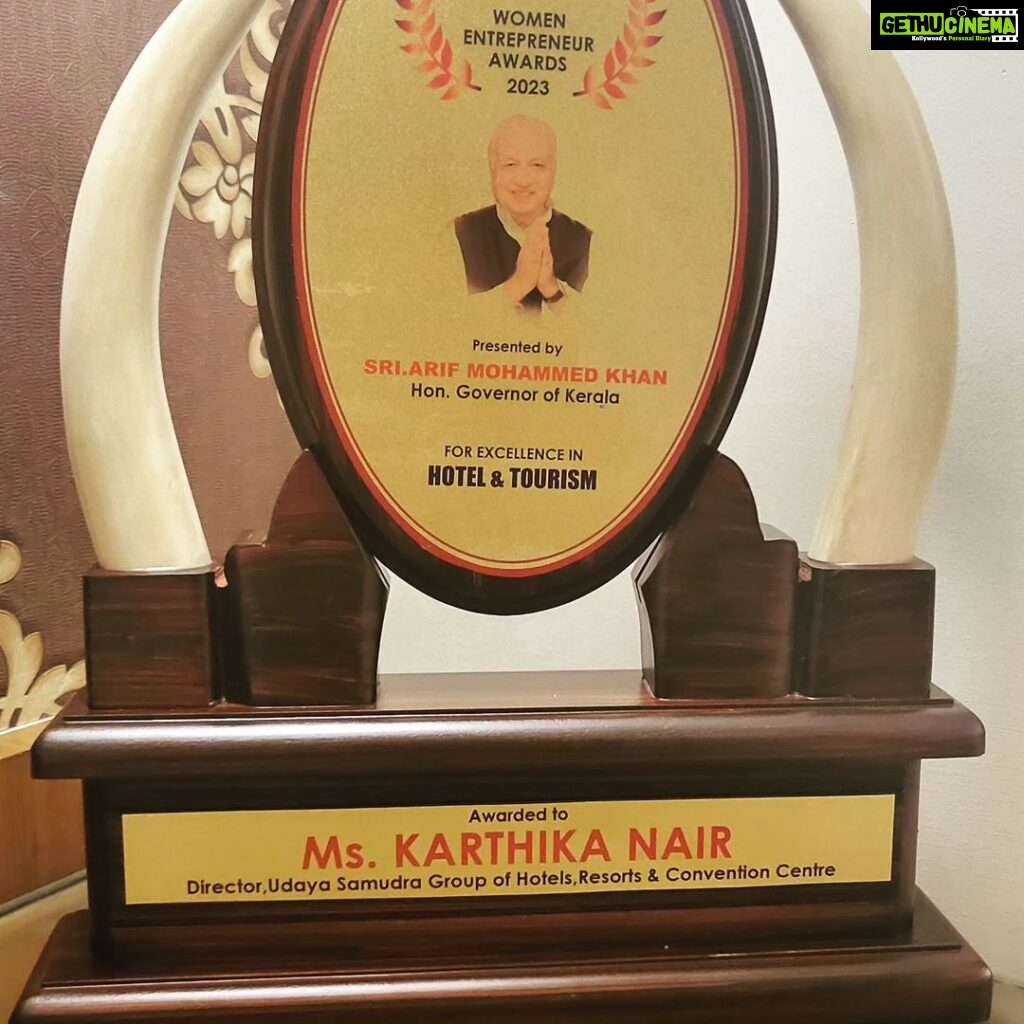 Karthika Nair Instagram - Humbled and blessed. Thank you to the respected Governor of Kerala for bestowing this special honour . Thank you, Business plus for organizing the most memorable evening with talented and inspiring people from various fields. #empoweredwomenempowerwomen