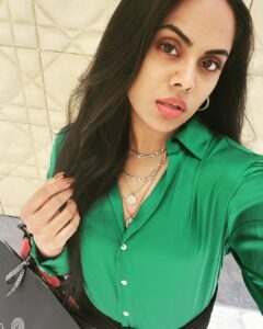 Karthika Nair Instagram - Thank you to the U.A.E. government for such a warm welcome into your country with the golden visa.
Truly honored.

And Dubai... you have my heart x

#habibicometodubai #dubaitourism #uae