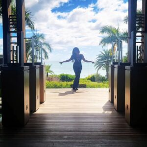 Karthika Nair Instagram - And so I turn a year wiser on an island far far away 🌊

Grateful for all the beautiful souls who have been a part of my magical journey🩵

#blessed 
🧿