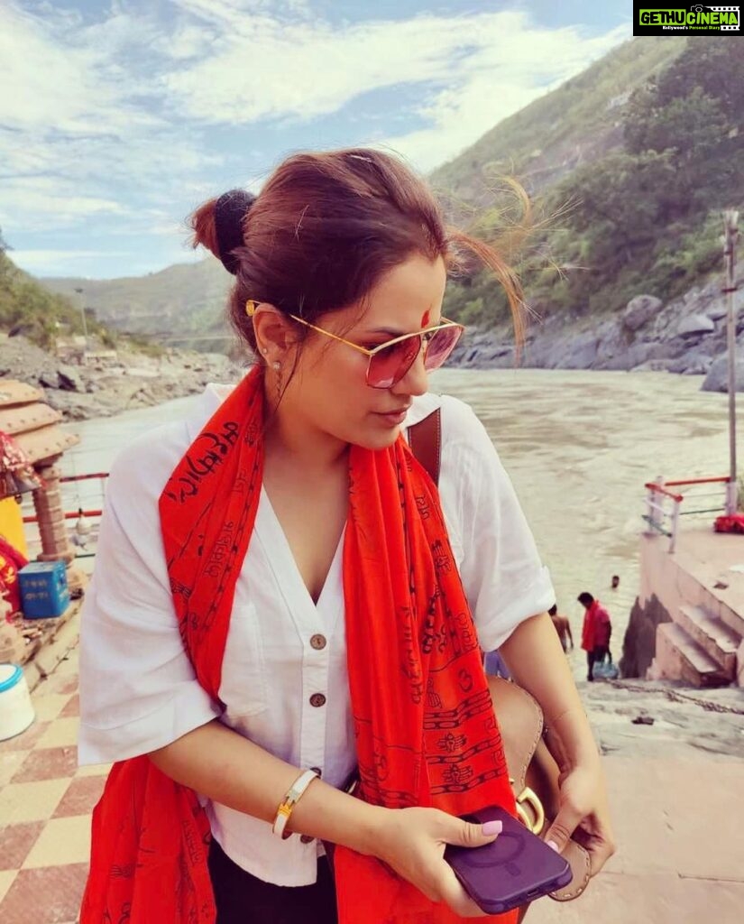 Kashish Singh Instagram - No matter what I do, No matter what is done to me… I will always be able to look into the mirror! No Matter What! #blessedbeyoudmeasures #godistruth #nevereffingquit #bellavitakashish 🕉️🙏🏻🕉️ Dev Prayag, Uttrakhand