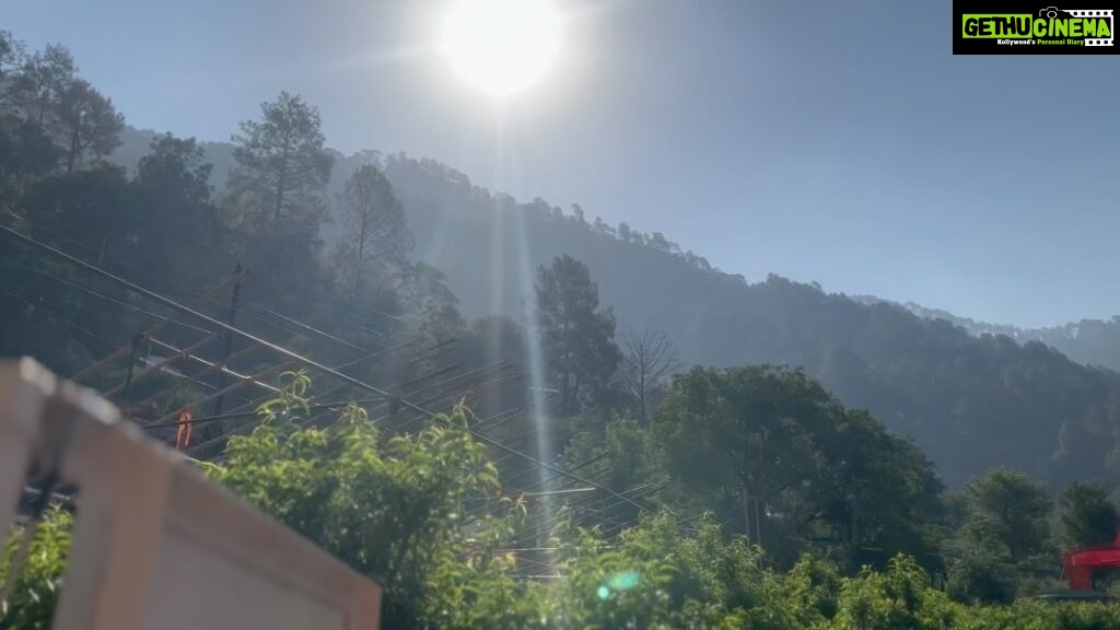 Kashish Singh Instagram - “ॐ हनुमते नमः॥” #kaichidham #hanuman #uttarakhand #naintal #neemkarolibaba #blessedbeyoudmeasures #bellavitakashish 🕉️🙏🏻🕉️ Kaichi Dham Temple Uttarakhand