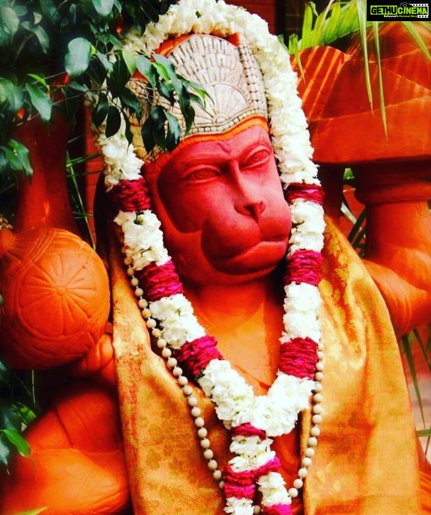 Kashish Singh Instagram - May you be blessed with strength and wisdom! Happy Hanuman Jayanti! #hanumanjayanti #hanumanchalisa #selfrespect #bellavitakashish 🙏🏻🙏🏻 Rishikesh