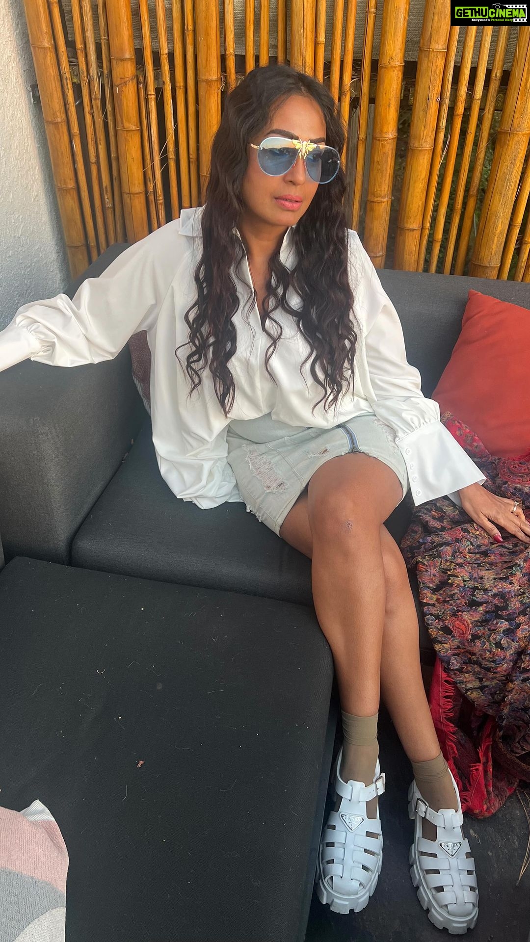 Kashmera Shah Instagram - #chilltown #chilling #losangeles #silverlake #kashmerashah #kashmirashah #bollywood #siren #hot #bollywoodsongs #bollywoodactor #bollywooddance #bollywoodmovies