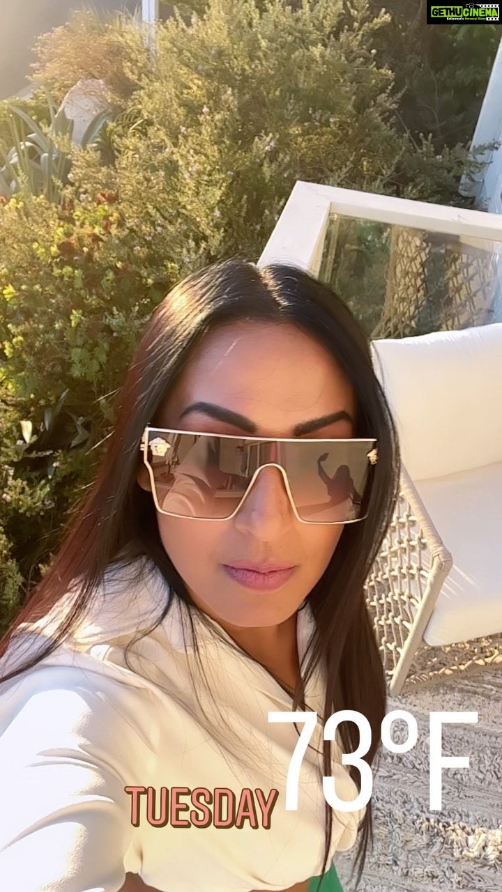 Kashmera Shah Instagram - #andiamready #songinmyhead #kashmerashah #reels #just #andjustlikethat #sèxybeast #sexy #hot #babe #sizzling #bollywood #bollywoodsongs #bollywoodstyle #bollywoodmovies #kashmirashahsexy