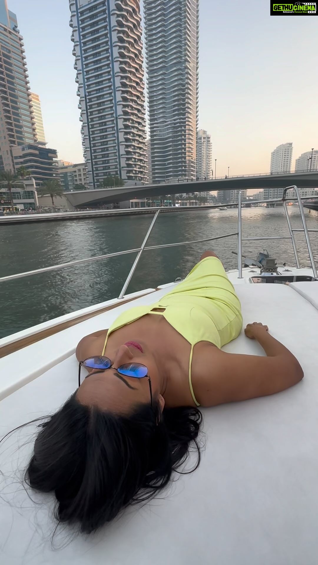 Kashmera Shah Instagram - #yatchstories #kashmerashah #dubai #dubaidiaries #holiday #kittycats @rohitkverma @tannazirani_ @munishakhatwani @saraarfeenkhan @banerjeepuja @krushna30 @rishaabchauhaan