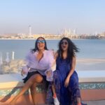 Kashmera Shah Instagram - This is how @kashmera1 & I go overboard with laughter. Can anyone relate to this!! . . . #love #laughter #friends #fun #madness #girls #dubai #crazy #travelblogger #friendsforever #reels #reelsviral #reelsinstagram #funnyreels Atlantis, The Palm