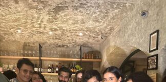 Kaveri Priyam Instagram - 🥂 To old friends and new memories made at this exquisite new place @queseraseramumbai ♥️ #aboutlastnight