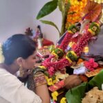 Kavita Kaushik Instagram - Dil se Desi , Thank you Bappa for connecting us to our roots and for connecting us to each other , Agle saal jaldi aana 🙏🙏🙏 #ganpatibappamorya #ganpatibappa #punchyavarshilaukaraa