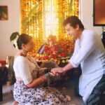 Kavita Kaushik Instagram - Dil se Desi , Thank you Bappa for connecting us to our roots and for connecting us to each other , Agle saal jaldi aana 🙏🙏🙏 #ganpatibappamorya #ganpatibappa #punchyavarshilaukaraa