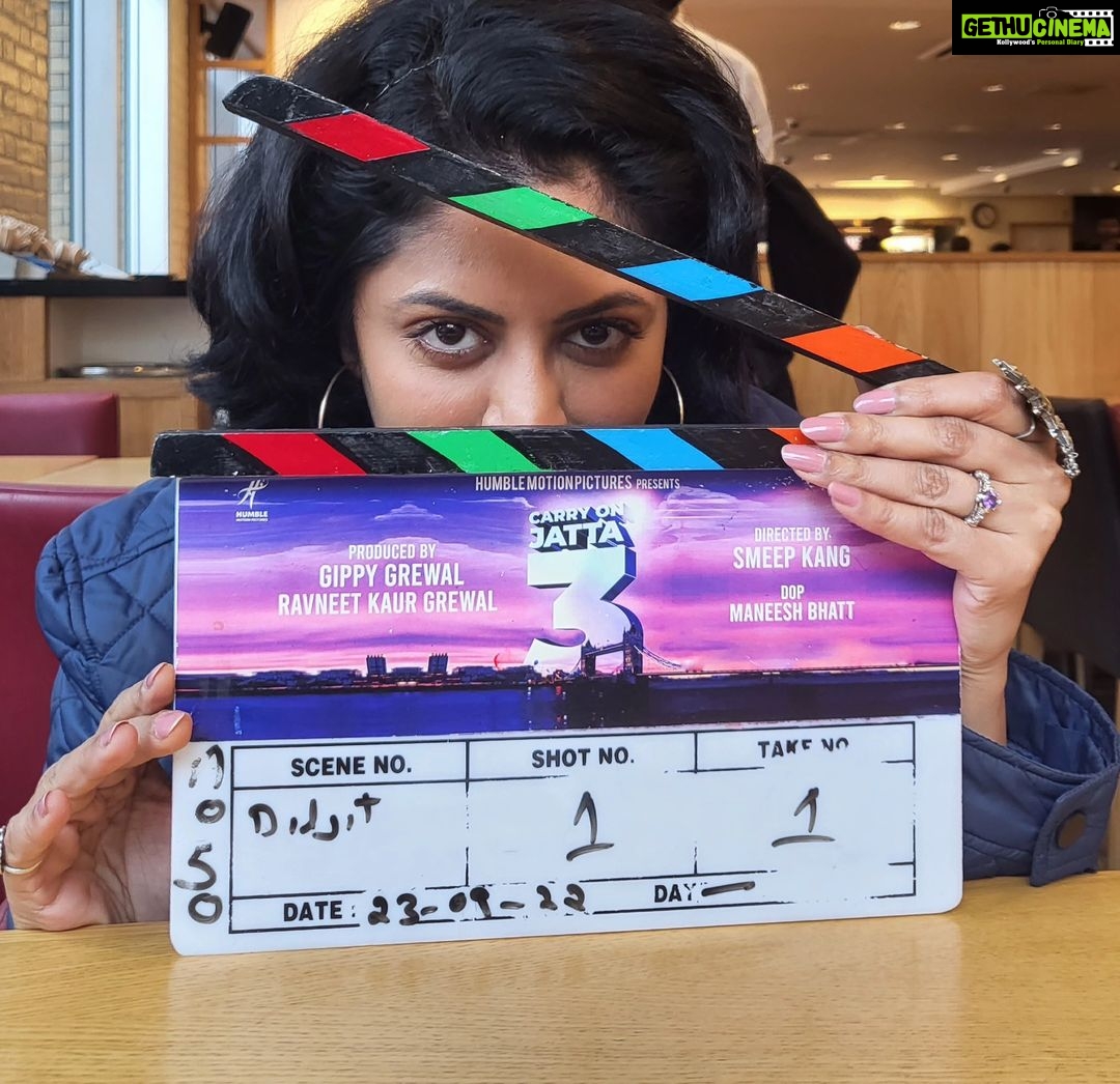 Kavita Kaushik Instagram - Blessed to be part of a Film that's crossed 100 crores on its 4th week in the cinemas ๐๐๐ Gratitude and love โค๏ธ Thank you all who watched it in cinemas๐ค๐ค #100crore #100croreclub #creating #history