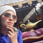 Kavita Kaushik Instagram – Disneyland mei bore hotey hue do log 😴 #thirsttrapforkids