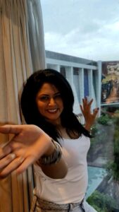 Kavita Kaushik Instagram - IT'S CARRY ON JATTA 3 DAY !!!! Go watch this hilarious fun entertainer with your friends n family and enjoy 🤗🤗🤗 #cinema #entertainment #movies #fun #comedy #joyride #seeyouatthemovies #London #shootdiaries #shooting #camera #lights #action