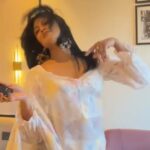 Kavita Kaushik Instagram - When your loving fans fill you up with happy energy after meet and greet 😇 #Carryonjatta3 #in #cinemas #in #two #days As you can see @salonibhatiamusic , you are on my phone screen