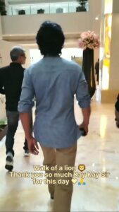 Kay Kay Menon Instagram - Haha 😄😄 Thank you @kaykayholics Reposted from @kaykayholics The Walk of A Lion!! 🦁@kaykaymenon02 🤩❤ It was an absolute honour to share some fine moments with you sir. ❤ Hoping to see you soon. 😇 . . #kaykaymenon #kkmenon #walk #lion #HimmatSingh #specialops #motivation #legend #fanfavorite #fanboy #fanmeet #LoveAll🏸 #LoveAllFilm