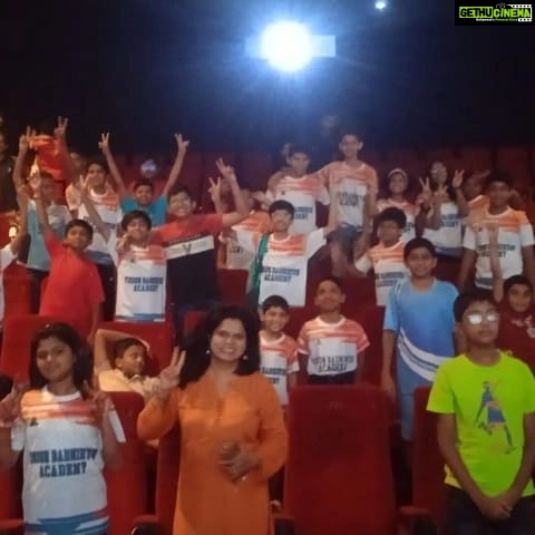 Kay Kay Menon Instagram - Players and coaches of Vision Badminton, Nagpur, went and watched "LOVE-ALL" together. A common scene at various places, and we are overwhelmed seeing it. Hope more and more players, academies, schools will join this momentum and feel the emotion….thank you rajnish jain ji for sharing this … @kaykaymenon02 @swastikamukherjee13 @sudhanshu7s @gopichandpullela @supriya_devgun @yonex_sunrise_india @badmintongurukul @loveall.film @lgfstudios @anandpandit @anandpanditmotionpictures @olympusindore #VisionBadmintonAcademy #Nagpur #LoveAll #LoveAllFilm #LoveAllReview