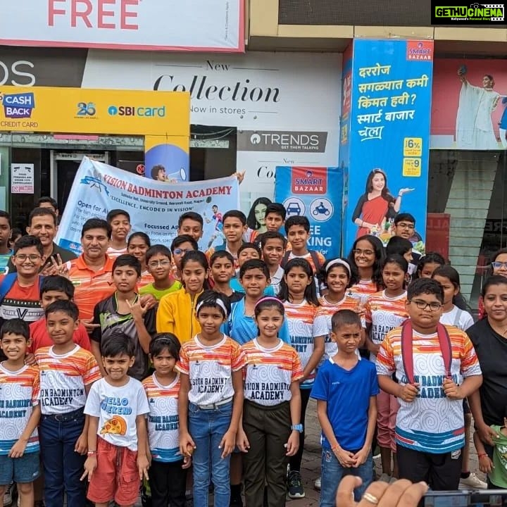 Kay Kay Menon Instagram - Players and coaches of Vision Badminton, Nagpur, went and watched "LOVE-ALL" together. A common scene at various places, and we are overwhelmed seeing it. Hope more and more players, academies, schools will join this momentum and feel the emotion….thank you rajnish jain ji for sharing this … @kaykaymenon02 @swastikamukherjee13 @sudhanshu7s @gopichandpullela @supriya_devgun @yonex_sunrise_india @badmintongurukul @loveall.film @lgfstudios @anandpandit @anandpanditmotionpictures @olympusindore #VisionBadmintonAcademy #Nagpur #LoveAll #LoveAllFilm #LoveAllReview