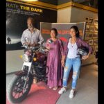 Keerthi Pandian Instagram - One year of Drogon ❤️‍🔥 They were more excited than me while unveiling the surprise and became such kids 😂 @royalenfield #drogon #royalenfield #meteor350