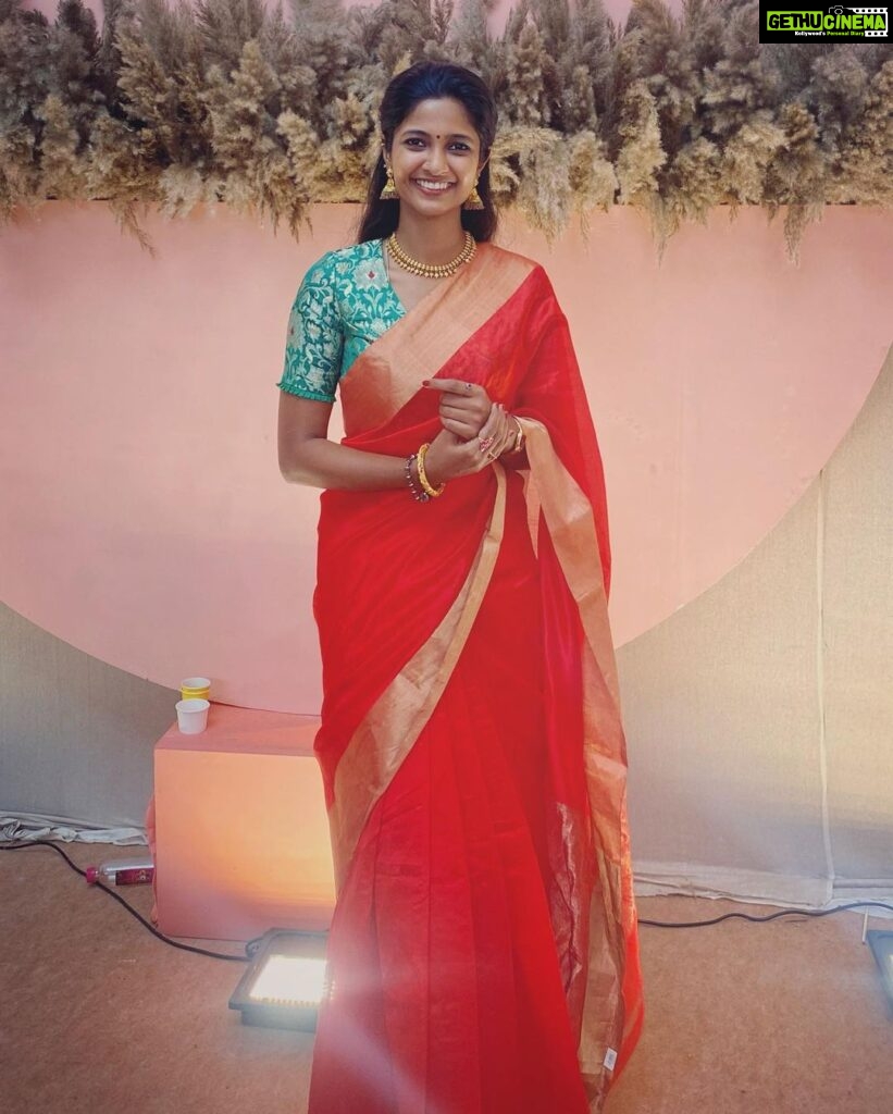 Keerthi Pandian Instagram - Happy Valentine’s Day ♥️ #colouroflove #alwaysinlove
