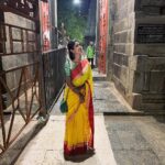 Keerthi Pandian Instagram - Dancing with my element 🔥 in the home of 🔱 #tiruvannamalai #girivalam #omnamahshivaya Tiruvannamalai Temple