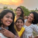 Keerthi Pandian Instagram - When the sisters forced to follow the trend! 🥲 but it was fun doing the tum tum 💃🏽 Well Driya baby made it more fun by joining us! ♥️ Personally Driya and I love the ending chaos 🤪 We couldn’t have asked for better videographers, the brother-in-law @ravi_hariharan and Baby Dharma ♥️ #sisters #niece #tumtum #reel #tirunelveli #thottam #nofilter #sunset திருநெல்வேலி