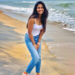 Keerthi Pandian Instagram - Tracking my sun like🌻 #BeachBaby #Always