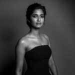 Keerthi Pandian Instagram - ShineOn Make up @makeupartistrybykavithasekar Hair @vyshalisundaram_hairstylist Photography and Retouching @lakshmiijagan Wadrobe @amrithaj_am Assisted by @abyeahitsme @chethichandhar #monochrome #keerthipandian