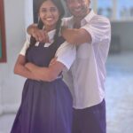 Keerthi Pandian Instagram - கனா காணும் காலங்கள் 💃🏾🕺🏾 #BackInUniform . . . (#inbetweenshots 🤓) Video Courtesy @kaamna.batra Edit Courtesy @selva_051 #IdhazhinOruOram #Shoot #Shootbreak #Reels #Reelitfeelit #Dance #BacktoSchool #Memories #DanceReel #Reelsinstagram #Reelsoftheday #KeerthiPandian #VinothKishan #Uniform