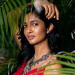 Keerthi Pandian Instagram - 🥀 Make up @makeupartistrybykavithasekar Hair @vyshalisundaram_hairstylist Wadrobe @amrithaj_am Neckpiece @pradejewels @tamarachennai Photography and Retouching @lakshmiijagan Assisted by @abyeahitsme @chethichandhar
