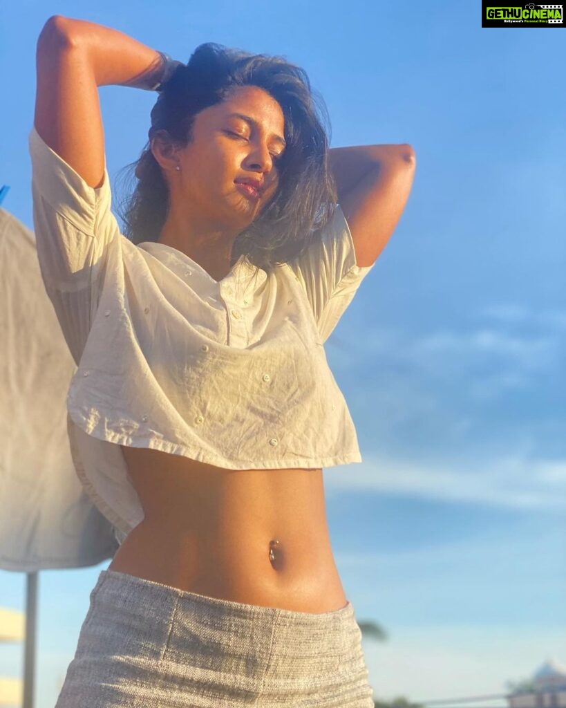 Keerthi Pandian Instagram - A little more than kissed by the sun! 🔥