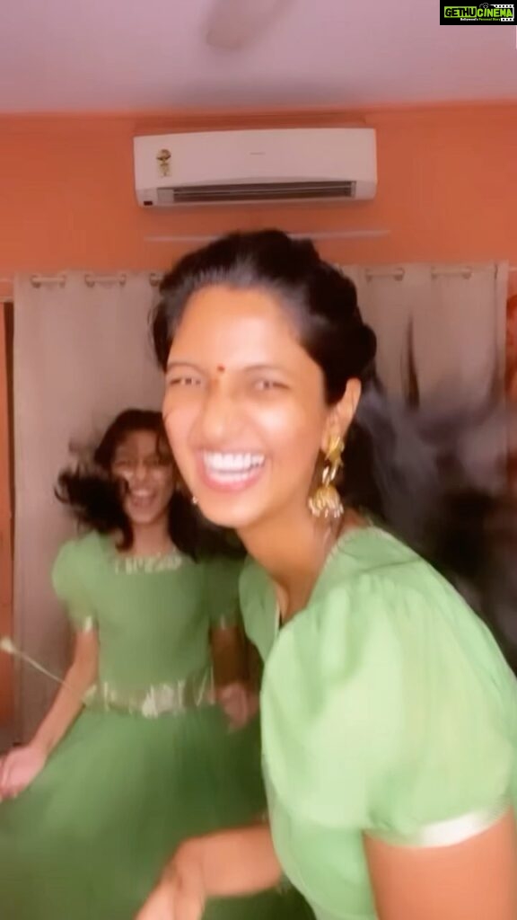 Keerthi Pandian Instagram - Trying reels “properly” for the first time and it was the most hilarious attempt 😂 All because Driya baby wanted to do this song! And clearly you can see my super amazing skills at doing “reels” 😂 Also, WOW! It takes a LOT of time and LOOOOOOOOT of takes 😵‍💫 Presenting you the result of our 64836639463 hours of dancing for this reel 🙃 #onlylaughing #reels #jalebibaby #niece #reelitfeelit