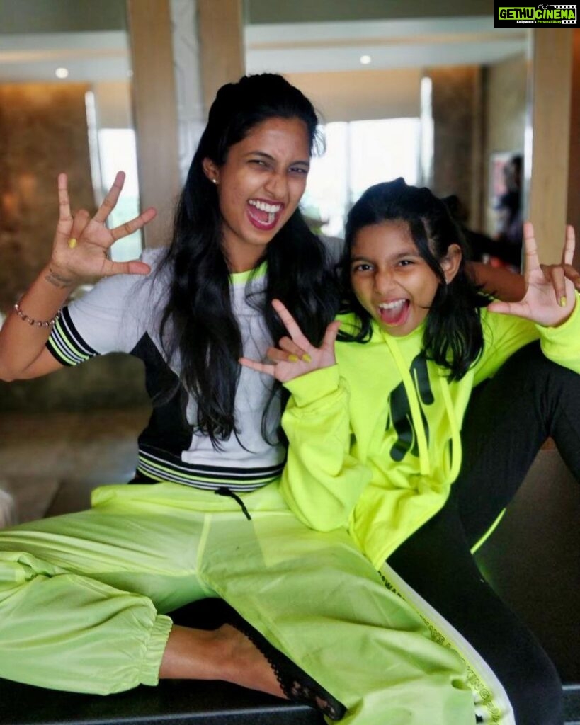 Keerthi Pandian Instagram - Always and forever twinning with my craziest and most favourite munchkin! 💚 This birthday baby being the biggest fan of @billieeilish , our vibe, clothes and the whole party had to be in neon green 💚 And as she wished we obviously arrived in style for her party 🧑🏾‍🎤 #happybirthday #niece