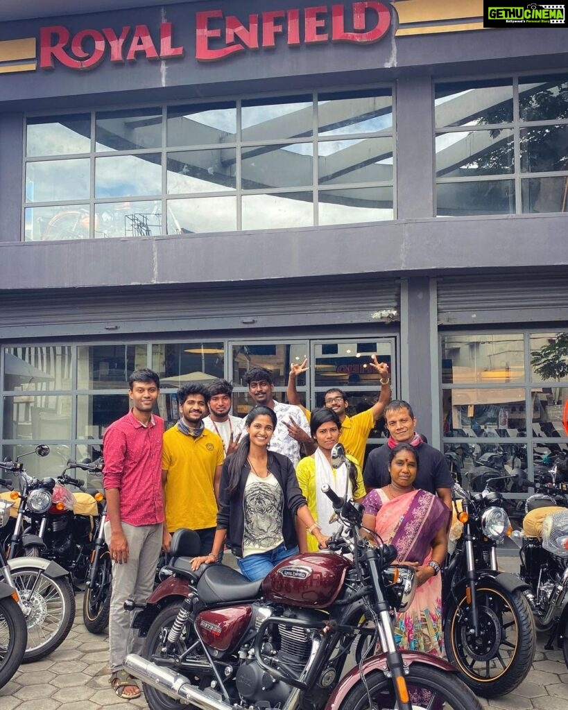Keerthi Pandian Instagram - Earlier this year I made an impulsive decision on a long time dream and bought the Royal Enfield, Meteor. The best decision I have made in a LONG time, and these people here made my experience of buying the bike an unforgettable one. From the very day I booked till I got the delivery to the Services and ANY doubt I have, they are always just one call away and ready to tend to it immediately. And this I have seen not only with me but any customer interaction that has happened when I’ve been around. This is a BIG gratitude post I have for these amazing staff in the Anna Salai - Nandanam ROYAL ENFIELD showroom. Also, they are super safe and precautious and always masked up (Except this photo as I insisted their faces to be seen just for the few seconds 🤪) Basically these people are amazing and if you want to buy a RE bike or even their merchandise, just stop by in this showroom with no second thoughts. NOT A PAID POST or PROMOTION. Only FULL love and gratitude! ♥️ 🙏🏾 (Left to Right) Manraj, Akash, Divakaran , Kamesh, Balraman, Shruthi, SURAmanian and Revathi Akka (Missing Salman, Shariff and Tamizh) Drogon’s main men have been Manraj and Sura throughout ♥️ P.S. Go around tea time, you will get one of the best inji tea made by Revathi Akka 😍 #royalenfield #meteor #annasalai #chennai @royalenfield