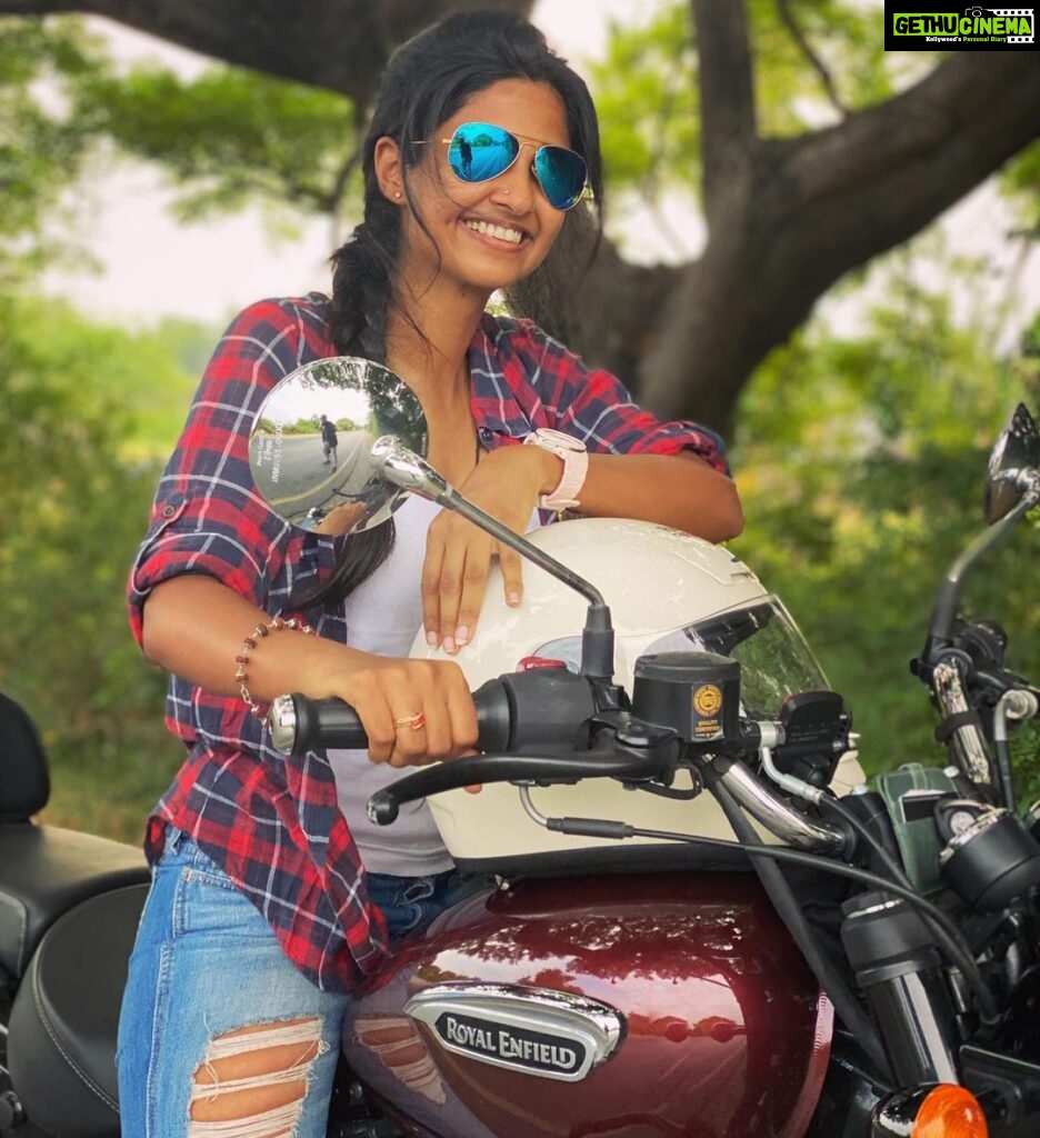 Keerthi Pandian Instagram - Sunday done right with my beast baby! 🐉 @royalenfield #rideaway #sunday #royalenfieldmeteor ECR