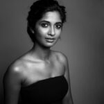 Keerthi Pandian Instagram - ShineOn Make up @makeupartistrybykavithasekar Hair @vyshalisundaram_hairstylist Photography and Retouching @lakshmiijagan Wadrobe @amrithaj_am Assisted by @abyeahitsme @chethichandhar #monochrome #keerthipandian