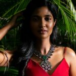 Keerthi Pandian Instagram - 🥀 Make up @makeupartistrybykavithasekar Hair @vyshalisundaram_hairstylist Wadrobe @amrithaj_am Neckpiece @pradejewels @tamarachennai Photography and Retouching @lakshmiijagan Assisted by @abyeahitsme @chethichandhar