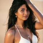 Keerthi Pandian Instagram - GOLDWING 🔥 With the wonder team ♥️ Photography & Retouching : @lakshmiijagan Assisted by @chethichandhar Make up : @makeupartistrybykavithasekar Biggest Thanks to @mani_toneez for making this fitness journey the best! ♥️ #fitness #bodypositivity #youropinionisnotmyresponsbility #selflovealways