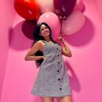 Keerthi Pandian Instagram - Everything about this place makes me SO joyous! 💕 My happy colour!💗 It was like my very own #wonderland 💓 #pink #love #icecream #singapore #museumoficecream MUSEUM OF ICE CREAM SG