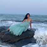Keerthi Pandian Instagram - “Fooling around, falling and flying through this shoot” - what shoots look like with this fun bunch! @shilpaiyer @suresh.menon @vyshalisundaram_hairstylist @karunmv @chethichandhar #reelitfeelít #fashionreel #fashionreelscreator #beachshoot #beachshoots #btsreel #favouritesong #ritviz #freefall #freefalling #foolingaround #shootdiaries