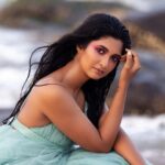 Keerthi Pandian Instagram - Shades of மாநிறம் and நீலம் 🌊 Photography - @lakshmiijagan Styling - @shilpaiyer Dress - @suresh.menon Jewellery - @mykreshya Make up - @suresh.menon Hair - @vyshalisundaram_hairstylist Photography assistant - @chethichandhar #LostNowhere #NeoSa #Sea #Water #wind