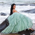 Keerthi Pandian Instagram - Shades of மாநிறம் and நீலம் 🌊 Photography - @lakshmiijagan Styling - @shilpaiyer Dress - @suresh.menon Make up - @suresh.menon Hair - @vyshalisundaram_hairstylist Photography assistant - @chethichandhar #LostNowhere #NeoSa #Sea #Water #wind