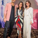 Keerthi shanthanu Instagram - When ur crushed in between two Heartthrobs 💕🔥 too much to handle @thedeverakonda & @samantharuthprabhuoffl Such a pleasure to interact with both of you 💕 #kushi Thanx to the sweetest production house @mythriofficial & @proyuvraaj 💕 Wearing : @shilpavummiti #happy