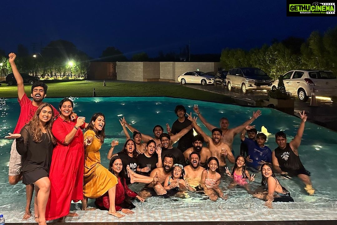 Keerthi shanthanu Instagram - After a long time with Cousins✨❤️ #2023 #fun #weekend @inst.prasanna @sujaraghurammanoj @veena_sujya @gayathriraguramm @mahuvnish @arvindkaladhar @the_arjun_kaladhar @madhav_155 @shanthnu @vickycolombus @trishul_manoj14 @sanamanoj_ @varamanoj_ @manojvenu @vidyuthajjsbsjsj @kx1sh @dianishanth
