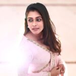 Keerthi shanthanu Instagram - Blushing Peach🦩✨ #audiolaunch #host Outfit : @savinidii_official Photography : @udaya_kaptures