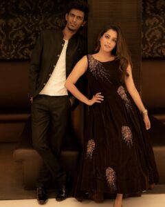 Keerthi shanthanu Instagram - Hosting along with @bjbala_kpy is semma fun🤩 sweet guy! For #pichaikaran2 audio launch ! Thank u @camerasenthil anna for these quick & fun captures 🤩 Outfit : @malarvikrambridalcouture