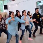 Keerthi shanthanu Instagram - Hey all come join us at #Kikisdancestudio for super intense cardio and fun dance sessions . Cinematic freestyle dance - Vaanga jolly’a aadalaam 🤩💃🏻🕺 To join Contact : 9444115311 Timing: 10.30-11.30am / 5-6pm With @jayanthirkv master @pringlejones_ #kikisdancestudio #students 😍